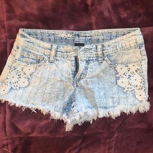 Low waisted Jean Shorts - Size 2/Waist 26